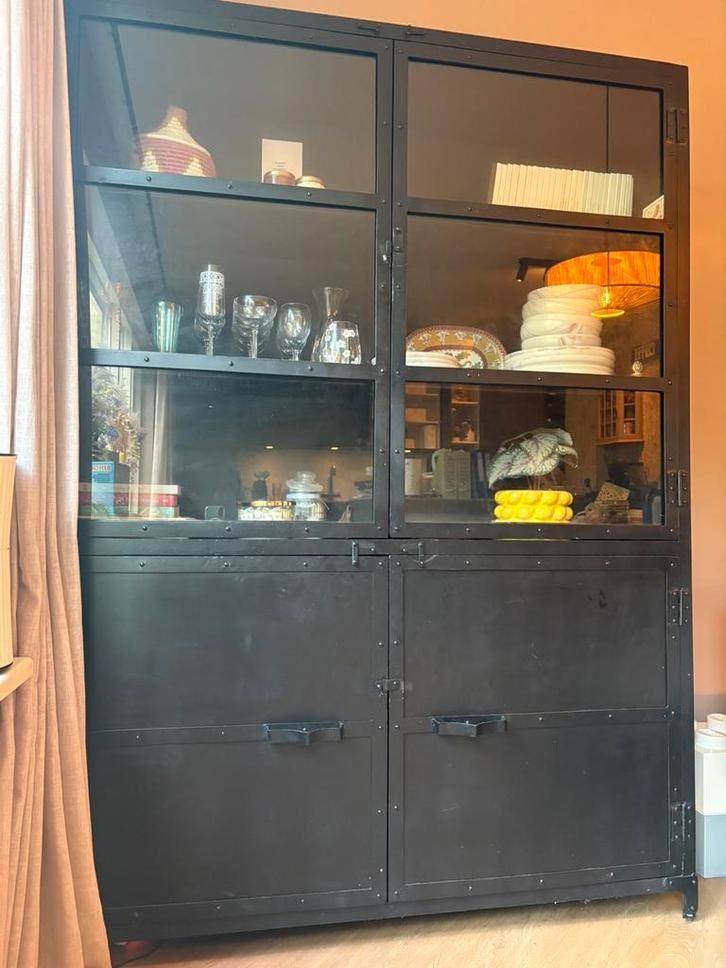 Vitrinekast Marcia Industrieel Zwart (giga meubel), Huis en Inrichting, Kasten | Vitrinekasten, Zo goed als nieuw, Minder dan 100 cm