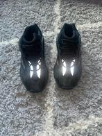 Yeezy 700 Maat 42, Kleding | Heren, Schoenen, Ophalen of Verzenden, Zo goed als nieuw, Zwart, Sneakers of Gympen