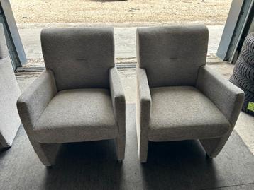 4 eetkamerstoelen ! beschikbaar voor biedingen