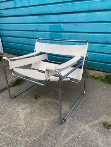 WASSILY Breuer Bauhaus wit leer Italy goede staat vintage beschikbaar voor biedingen