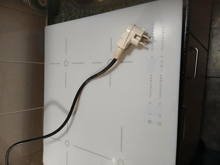 Ikea BEJUBLAD inductiekookplaat inbouw Wit, 10 mnden jong, Witgoed en Apparatuur, Kookplaten, Zo goed als nieuw, Inbouw, Inductie