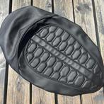 Zadelhoes Vespa S50 sport audi rs custom buddydek, Info@jynkx.com, Jynkx, Nieuw, Ophalen of Verzenden