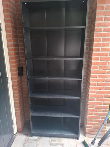 Zwarte boekenkast billy