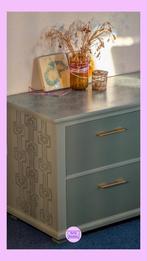 Kast, 100 tot 150 cm, Ophalen of Verzenden, Zo goed als nieuw, Met klep(pen)