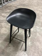 Hay AAS32 barkruk - black lacquered oak - black shell, Huis en Inrichting, Barkrukken, Verzenden, Zo goed als nieuw
