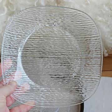 Scandinavisch glas dinerbord berkenrelief beschikbaar voor biedingen