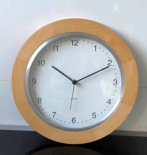 Mooie Quartz wandklok blank houten lijst, Huis en Inrichting, Woonaccessoires | Klokken, Gebruikt, Wandklok, Analoog, Ophalen of Verzenden