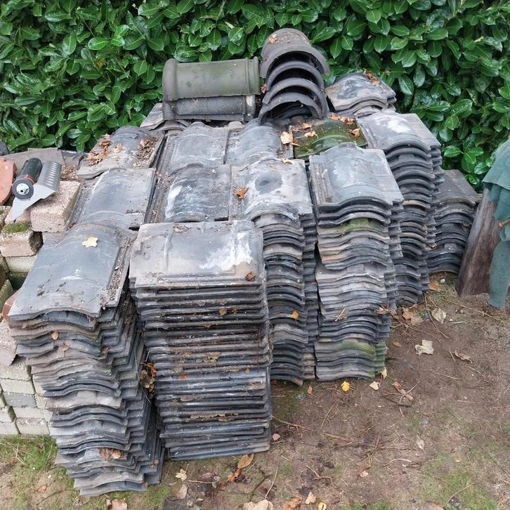 Partij Vh pannen, gevel links en rechts grijs en rood, Doe-het-zelf en Verbouw, Dakpannen en Dakbedekking, Gebruikt, Dakpannen