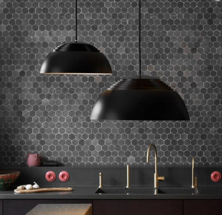 Louis Poulsen AJ Royal 50 zwart + wit, Nieuw in verpakking, Huis en Inrichting, Lampen | Hanglampen, Nieuw, Minder dan 50 cm, Metaal