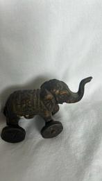 Mogelijk metalen beeldje op wieltjes van olifant., Ophalen