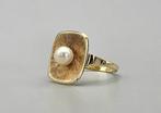 Gouden Vintage ring met parel. 2025/391., Ophalen of Verzenden, Goud, Ring, Met edelsteen