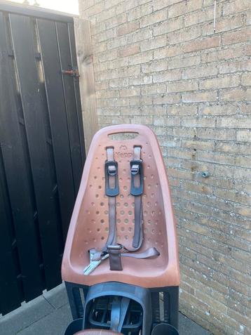 Thule Yepp achterzitje met Easyfit adapter beschikbaar voor biedingen