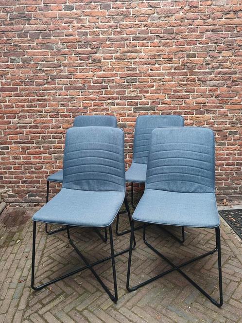 Vier blauwe eetkamerstoelen eetstoelen stof metaal 4, Huis en Inrichting, Stoelen, Gebruikt, Vier, Metaal, Stof, Blauw, Ophalen of Verzenden
