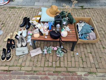 Kleding, schoenen en accessoires. beschikbaar voor biedingen