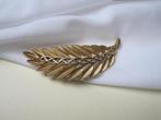 Broche Trifari Crown /blad met gevlochten nerf 6.5x2.4 cm, Verzenden, Zo goed als nieuw, Overige materialen