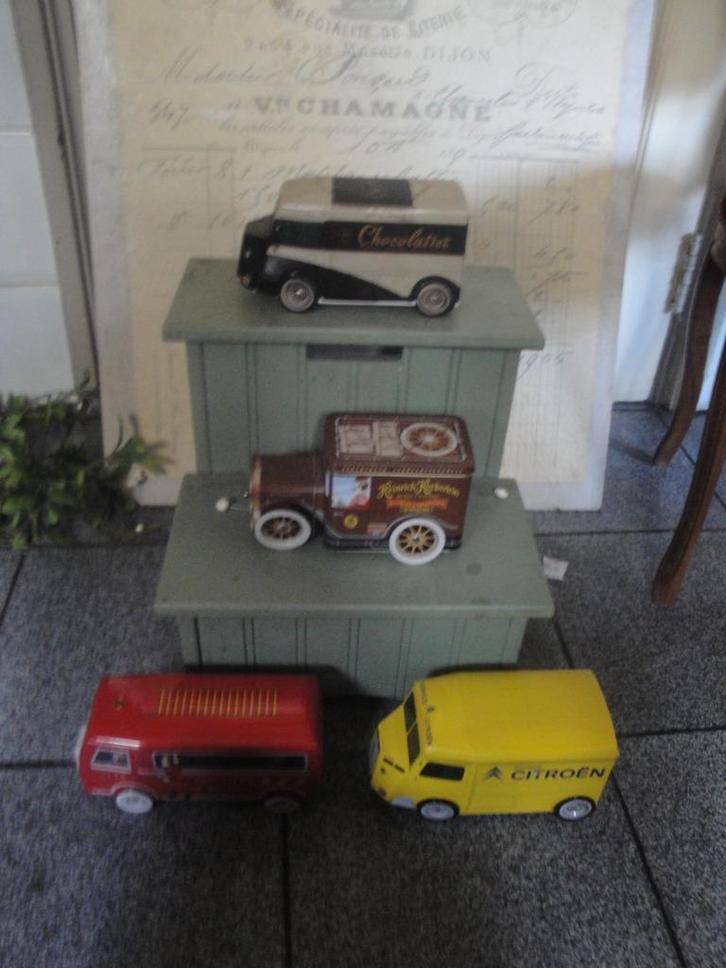 3 verschillende merken autos als koektrommel, Antiek en Kunst, Curiosa en Brocante, Ophalen of Verzenden