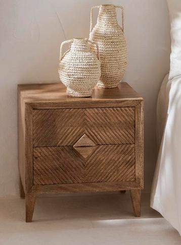 Magazijn leegverkoop nachtkastje Ibiza mangohout carved 149 beschikbaar voor biedingen