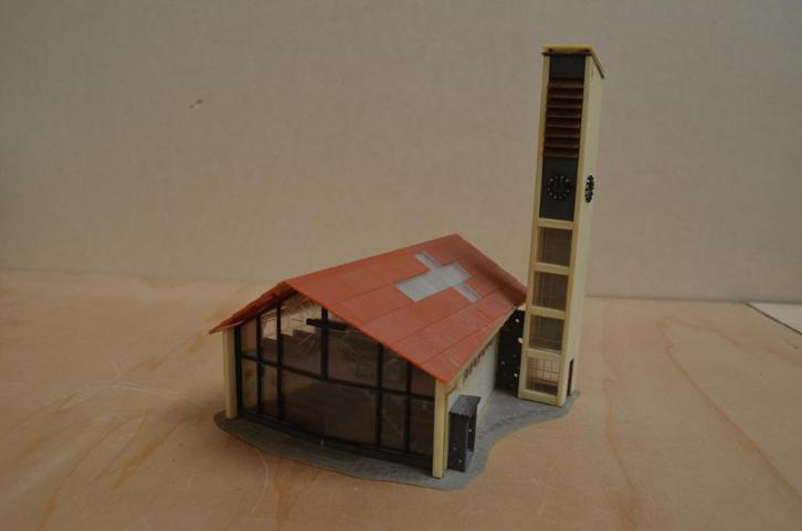 Faller 235 moderne kerk, HO, gebruikt, Hobby en Vrije tijd, Modeltreinen | H0, Gebruikt, Brug, Tunnel of Gebouw, Ophalen of Verzenden