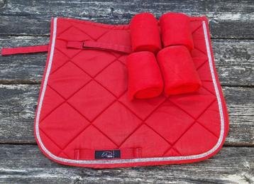 HKM dekje rood met bandages beschikbaar voor biedingen