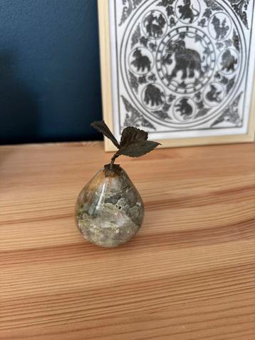 Edelsteen fruit (peer) beschikbaar voor biedingen