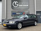 Volvo V70 2.4 T Geartr. C.L. 200PK Automaat,TrekhaakClima,Cr, Auto's, Stof, USB, 2435 cc, Grijs