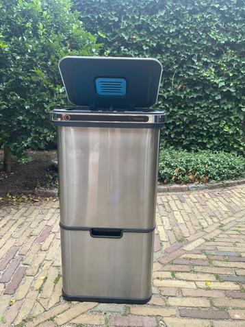 Vuilnisbak om afval te scheiden beschikbaar voor biedingen