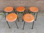 5 stapelbare vintage schoolkrukken! Retro, Huis en Inrichting, Krukjes, Ophalen, Gebruikt, Hout