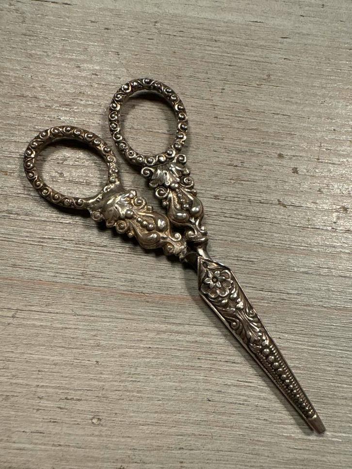 Antiek zilveren schaar met schede, Antiek en Kunst, Antiek | Goud en Zilver, Zilver, Verzenden