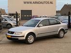 Volkswagen Passat 1.8-5V 126 PK Trendline, 1E EIGENAAR, 190., Voorwielaandrijving, Volkswagen, Origineel Nederlands, Bedrijf