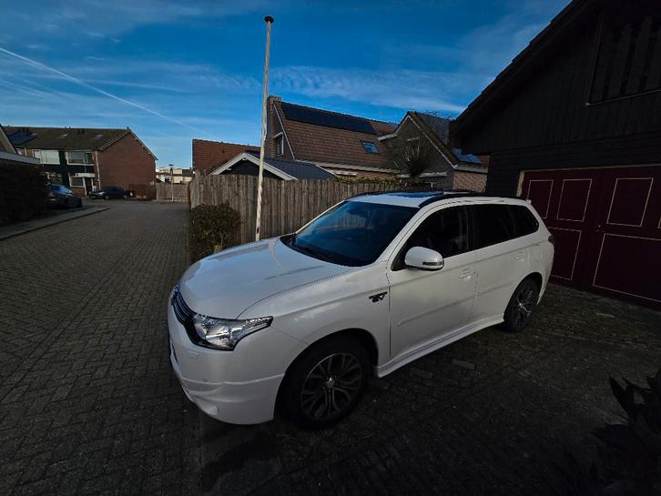 Mitsubishi Outlander 2.0 PHEV Instyle+ Trekhaak|ACC|Panaroma, Auto's, Mitsubishi, Particulier, Outlander, 4x4, ABS, Achteruitrijcamera