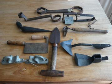 10 stuks antiek gereedschap beschikbaar voor biedingen