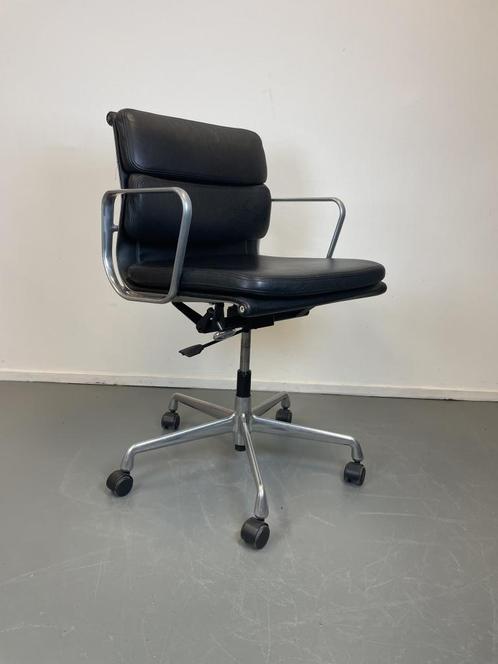 1 Vitra Eames Ea 217 Bruin Leer Aluminium, Huis en Inrichting, Bureaustoelen, Zo goed als nieuw, Ergonomisch, Ophalen of Verzenden