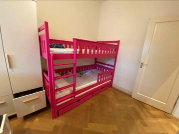 Stapelbed roze  drie slaapplekken plus bergruimte beschikbaar voor biedingen