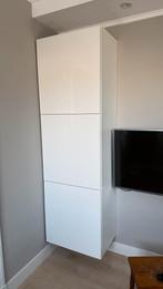 IKEA BESTA hoge kast met hoogglans SELSVIKEN deurtjes, Huis en Inrichting, Kasten | Wandmeubels, Ophalen, Met deur(en), Zo goed als nieuw