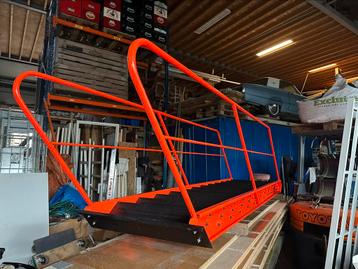 Nieuwe Stalen Trap met Aluminium Treden beschikbaar voor biedingen