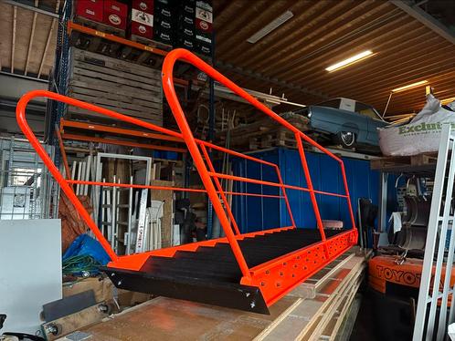 Nieuwe Stalen Trap met Aluminium Treden, Doe-het-zelf en Verbouw, Ladders en Trappen, Nieuw, Trap, Ophalen