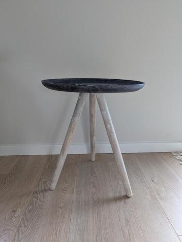 Stijlvolle bijzettafel - hout met stenen blad beschikbaar voor biedingen