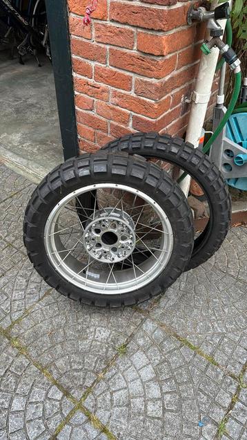 Bmw 1200 GS achtervelg met continental TKC 80 bandenset beschikbaar voor biedingen
