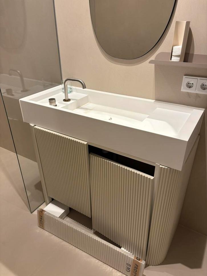 Piet Boon look badkamermeubel met solid surface wastafel, Huis en Inrichting, Badkamer | Badkamermeubels, Zo goed als nieuw, Wasbak of Wastafel