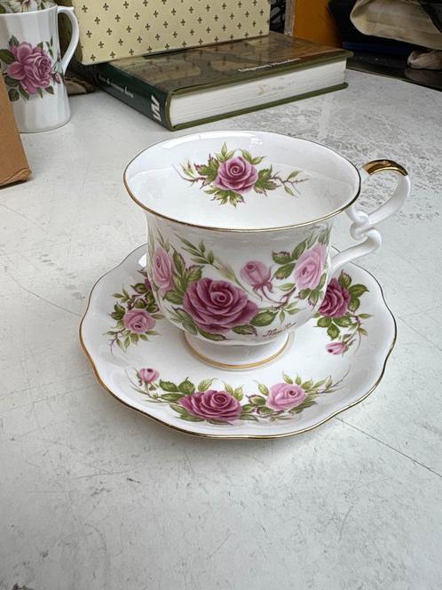 Royal Ascot Moss Rose Kop en Schotel - Vintage Thee Serviesj, Antiek en Kunst, Antiek | Servies los, Ophalen of Verzenden
