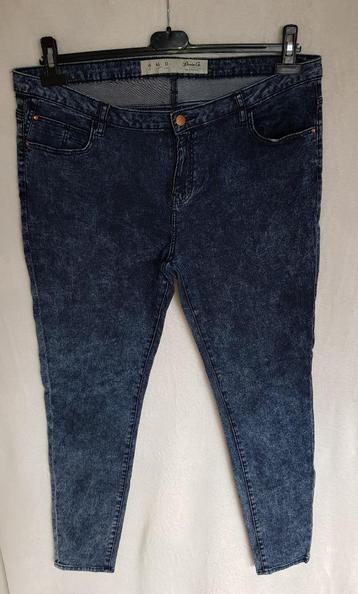 Mooie donker blauwe stretch jeans in maat 44.  