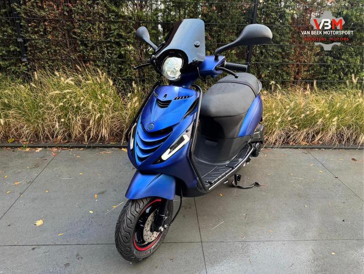 Piaggio zip iget 2020 brom m45 blue runner power1, Fietsen en Brommers, Scooters | Piaggio, Zo goed als nieuw, Zip, Maximaal 45 km/u