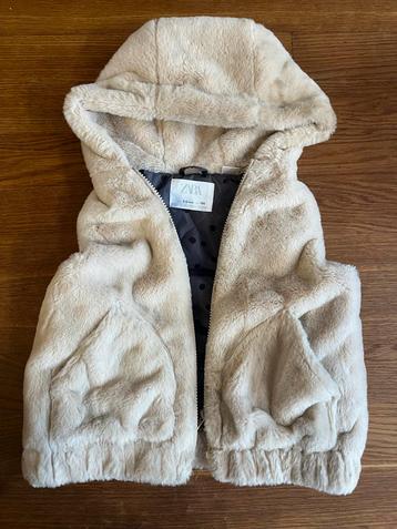 Zara fluffy gilet Maat 104 beschikbaar voor biedingen