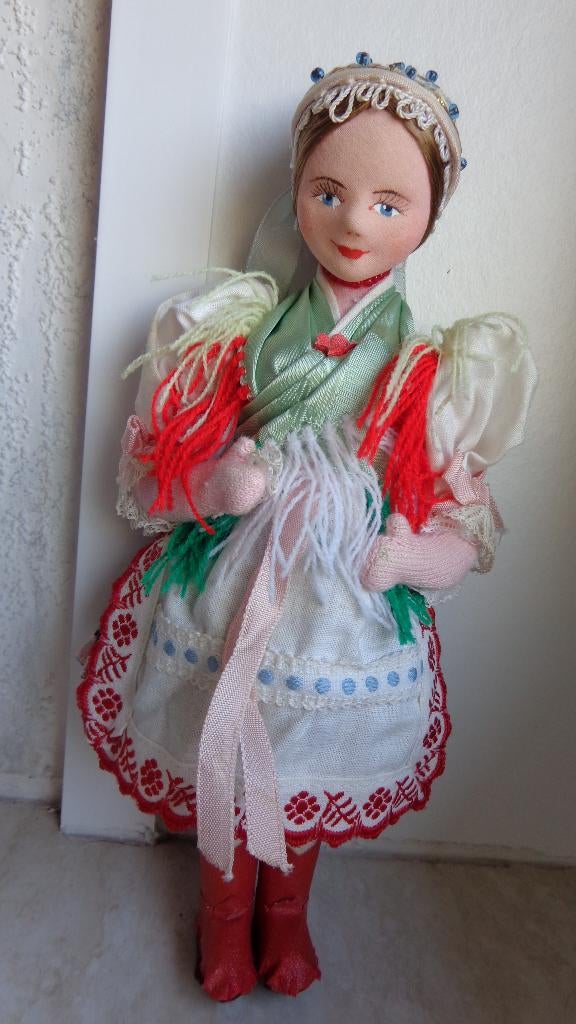 Vintage stoffen klederdrachtpop uit Hongarije jaren '50, Ophalen
