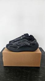 Adidas Yeezy 700 V3 Dark Glow, Zwart, Nieuw, Ophalen of Verzenden, Sneakers of Gympen