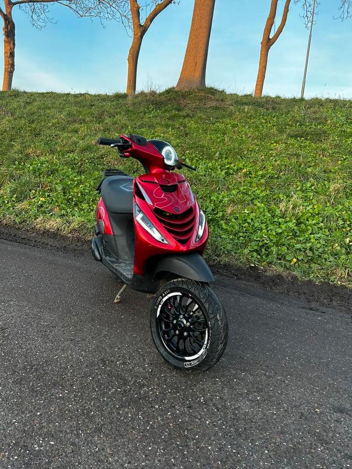 zip 2 takt 50cc 2014, Fietsen en Brommers, Scooters | Piaggio, Zo goed als nieuw, Zip, Tweetakt, Ophalen of Verzenden