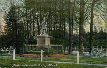 (388-237-001) Arnhem Standbeeld Koning Willem II beschikbaar voor biedingen