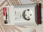 Stopcontact geaard met schakelaar., Doe-het-zelf en Verbouw, Elektra en Kabels, Ophalen, Nieuw