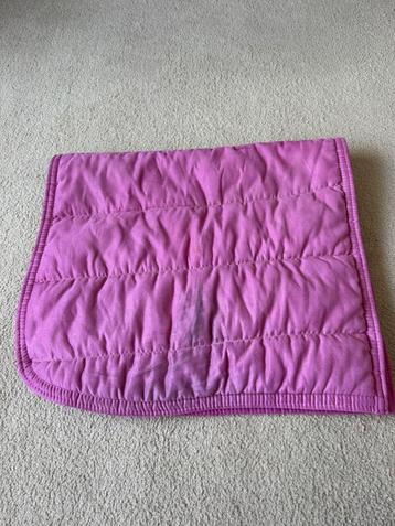 Roze zadeldek QHP, maat full dressuur beschikbaar voor biedingen