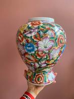 Grote kleurrijke chinese vaas met goud en bloemen, Antiek en Kunst, Ophalen of Verzenden